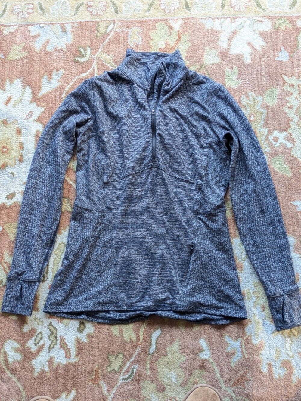Lululemon quarter zip top w/ front zip pocket & thumb holes in EUC - Medium